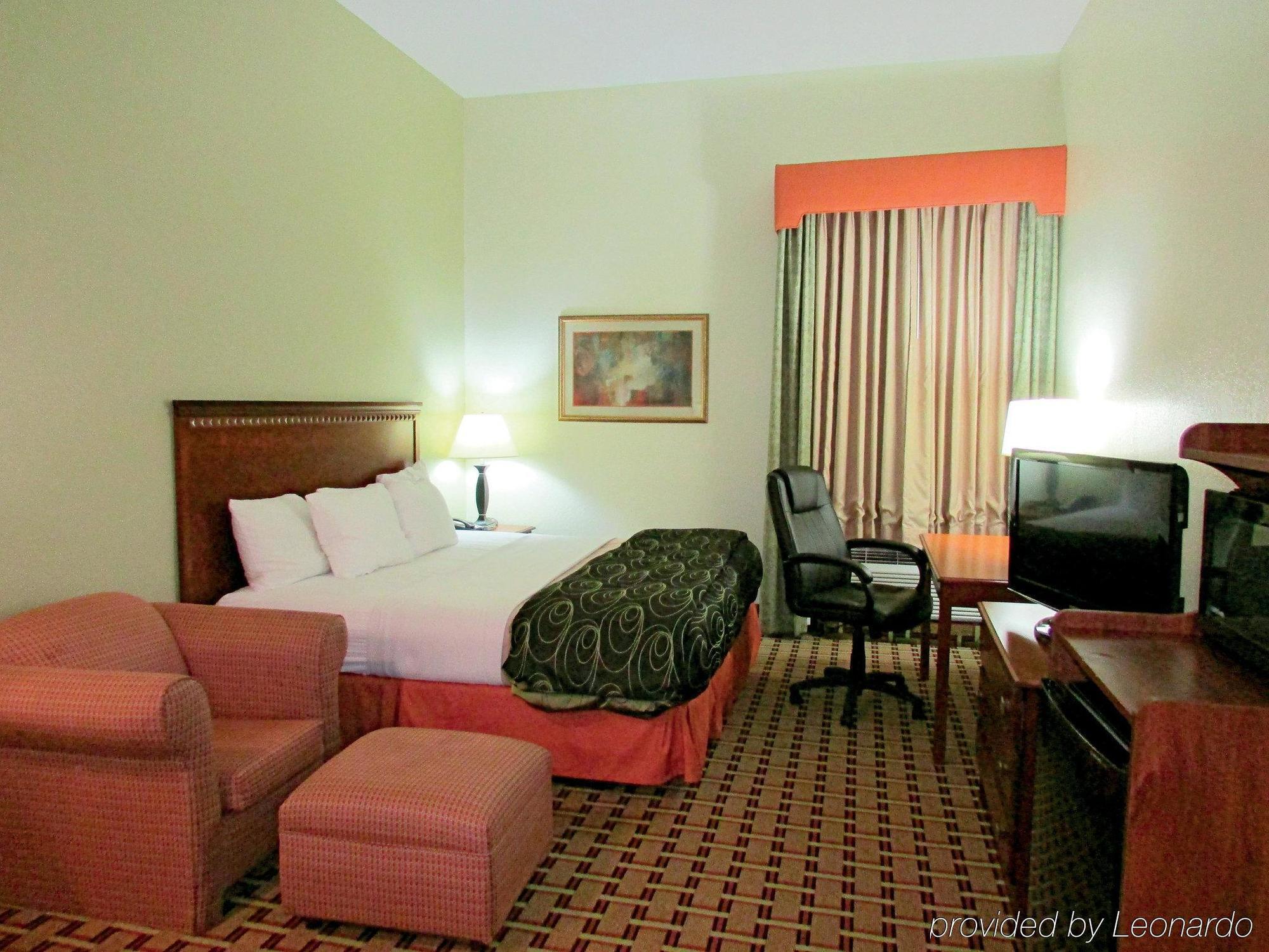 La Quinta By Wyndham St. Petersburg Northeast *Newly Renovated Hotel Екстериор снимка